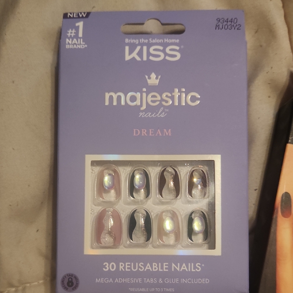 KISS Majestic Dream Nails Set - Iridescent and Pink Delux Edition